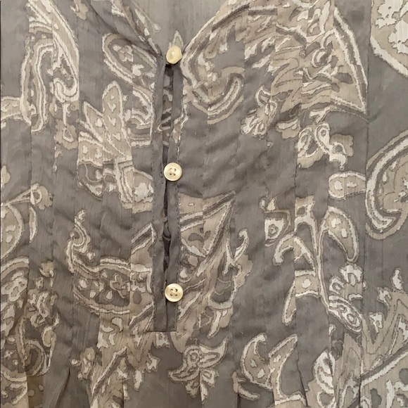 Old navy blouse - Picture 2 of 4